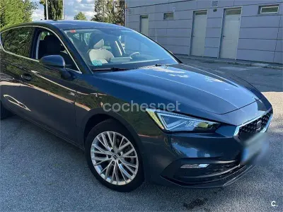 Usado Seat Leon XCELLENCE 150 CV (110 kW) 2021 Gris / plata Berlina