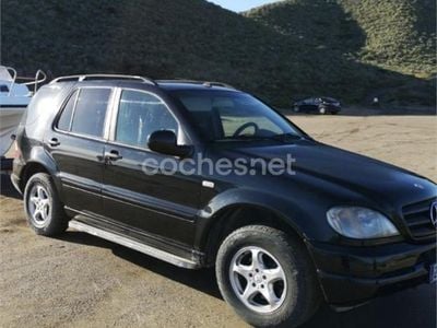Usado Mercedes ML270 163 CV (119 kW) 2000 Negro SUV