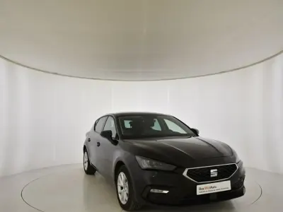 Usado Seat Leon Style 110 CV (80 kW) 2024 Negro
