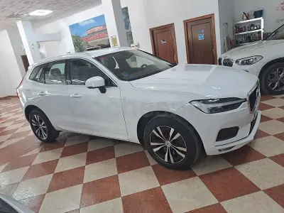 Usado Volvo XC60 Momentum 197 CV (144 kW) 2021 Blanco SUV