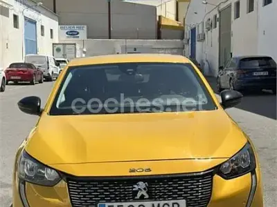 Usado Peugeot 208 Style 100 CV (73 kW) 2022 Amarillo Utilitario