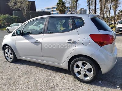 Gris / plata Usado 2011 Kia Venga Utilitario | 3900 €