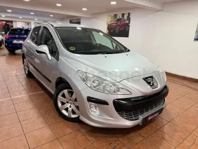 Usado Peugeot 308 90 CV (66 kW) 2008 Gris / plata Berlina