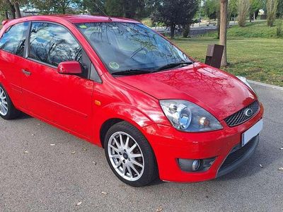 Usado Ford Fiesta Sport 90 CV (66 kW) 2006 Rojo Utilitario
