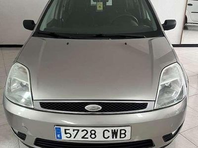 Usado Ford Fiesta Trend 68 CV (50 kW) 2004 Beige Utilitario
