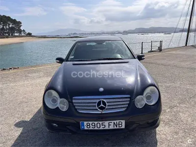 Usado Mercedes C200 122 CV (89 kW) 2007 Negro Berlina