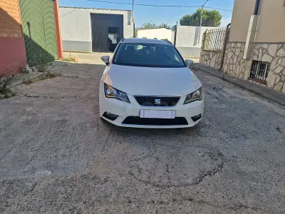 Usado Seat Leon Xperience 110 CV (80 kW) 2016 Blanco Familiar