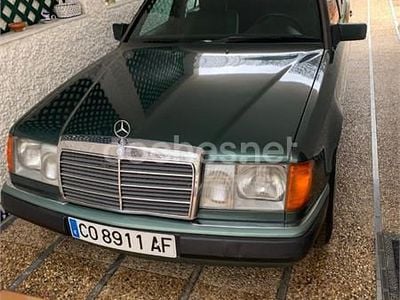 Usado Mercedes E300 136 CV (100 kW) 1993 Verde Berlina