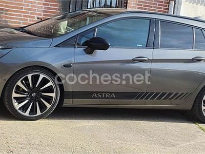 Usado Opel Astra Excellence 150 CV (110 kW) 2018 Gris / plata Familiar