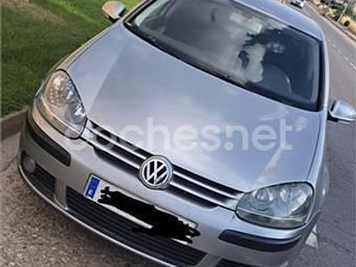 Usado VW Golf IV Highline 105 CV (77 kW) 2004 Gris / plata Berlina