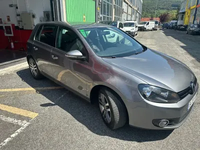 Usado VW Golf VI Advance 105 CV (77 kW) 2011 Gris Utilitario