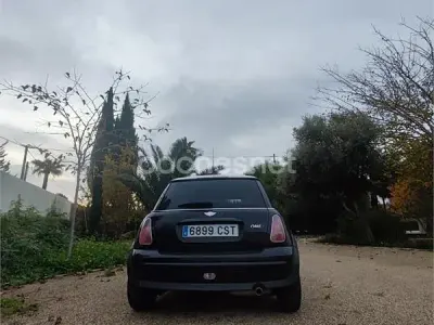 Usado Mini ONE 90 CV (66 kW) 2004 Negro Utilitario