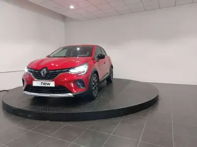 Usado Renault Captur Techno 145 CV (106 kW) 2023 Rojo SUV