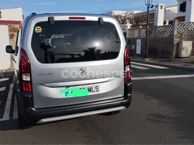 Usado Peugeot Rifter Allure 100 CV (73 kW) 2023 Gris / plata Monovolumen