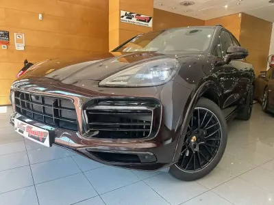 Usado Porsche Cayenne E-Hybrid Platinum Edition 462 CV (339 kW) 2022 Marrón SUV