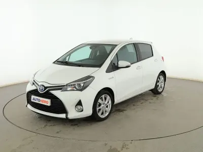 Usado Toyota Yaris Hybrid Advance 101 CV (74 kW) 2017 Blanco Berlina