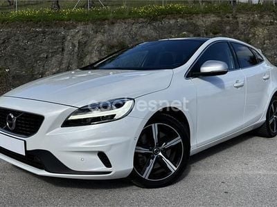 Usado Volvo V40 R-Design Momentum 152 CV (111 kW) 2019 Blanco Berlina