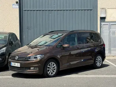 Usado VW Touran Advance 115 CV (84 kW) 2016 Marrón Monovolumen