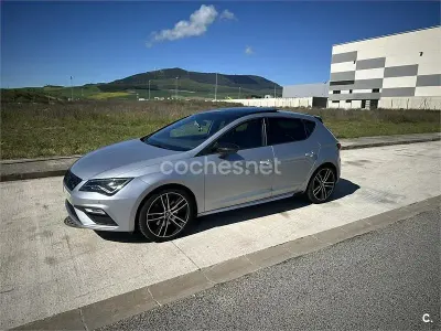 Usado Seat Leon FR 184 CV (135 kW) 2018 Gris / plata Berlina