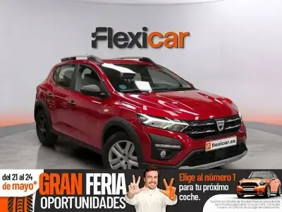 Usado Dacia Sandero Comfort 91 CV (66 kW) 2022 Rojo
