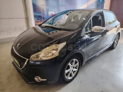 Usado Peugeot 208 Style 92 CV (67 kW) 2015 Negro Utilitario