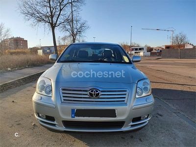 Usado Toyota Avensis Executive 147 CV (108 kW) 2005 Beige Berlina