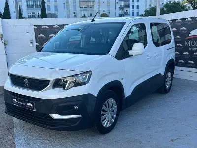 Usado Peugeot Rifter Active 100 CV (73 kW) 2020 Blanco Monovolumen