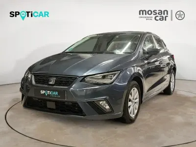 Usado Seat Ibiza Style Plus 110 CV (80 kW) 2022 Gris Utilitario