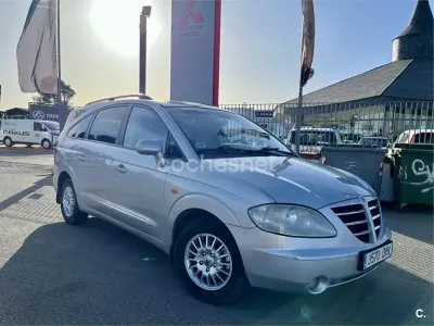 Usado SsangYong Rodius 165 CV (121 kW) 2006 Gris / plata Monovolumen