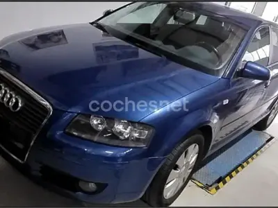 Usado Audi A3 Sportback Attraction 170 CV (125 kW) 2005 Azul Utilitario