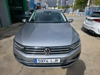 Usado VW Passat 150 CV (110 kW) 2020 Gris Berlina