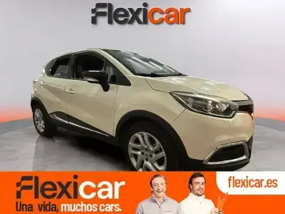 Usado Renault Captur Intens 90 CV (66 kW) 2016 Beige SUV