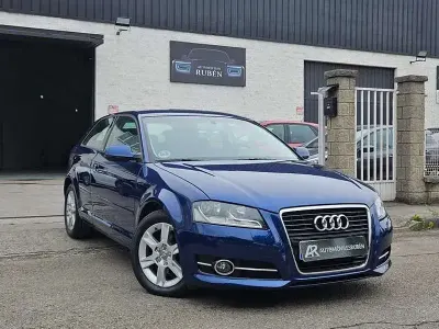 Usado Audi A3 Attraction 105 CV (77 kW) 2011 Azul Utilitario