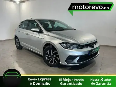 Usado VW Polo Life 95 CV (69 kW) 2023 Gris / plata Utilitario