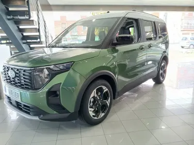 Nuevo Ford Tourneo Courier Active 125 CV (91 kW) 2026 Verde bursting (metalizado) Monovolumen