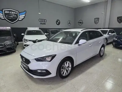 Usado Seat Leon Style 115 CV (84 kW) 2022 Blanco Familiar