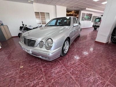 Usado Mercedes E320 Avantgarde 197 CV (144 kW) 2001 Gris / plata Berlina