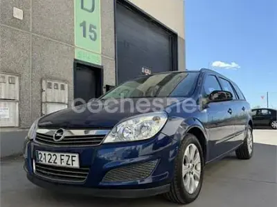 Usado Opel Astra Edition 110 CV (80 kW) 2008 Azul Familiar