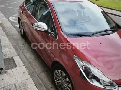 Usado Peugeot 208 Allure 110 CV (80 kW) 2018 Rojo Utilitario