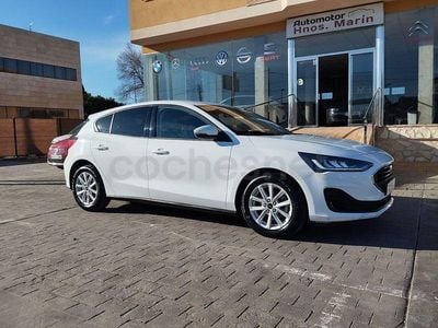 Usado Ford Focus Trend 120 CV (88 kW) 2022 Blanco Berlina
