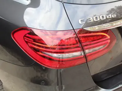 Usado Mercedes C300e 320 CV (235 kW) 2021 Negro Familiar