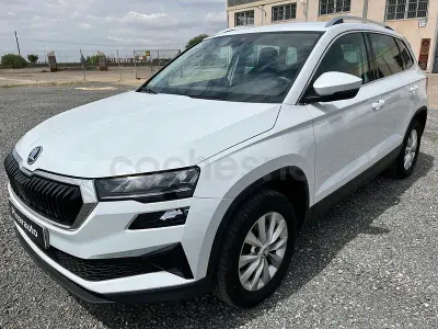 Usado Skoda Karoq Ambition 150 CV (110 kW) 2022 Blanco SUV