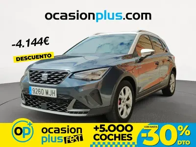 Usado Seat Arona FR 150 CV (110 kW) 2023 Gris / plata SUV