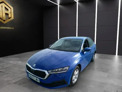 Usado Skoda Octavia Active 115 CV (84 kW) 2022 Azul Berlina