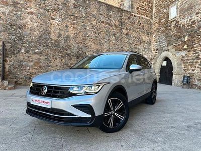 Gris / plata Usado 2022 VW Tiguan Life SUV | 27.900 € (Precio justo)