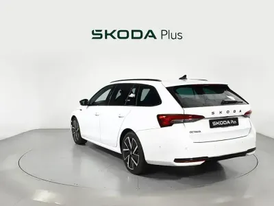 Usado Skoda Octavia SportLine 150 HP (110 kW) 2025 Branco Carrinha