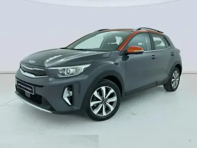 Usado Kia Stonic 84 CV (61 kW) 2022 Gris SUV