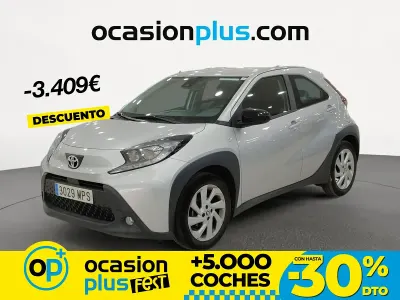 Begagnad Toyota Aygo X Play 72 HK (52 kW) 2024 Grå SUV