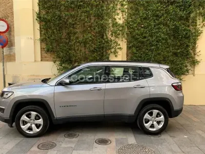 Usado Jeep Compass Longitude 140 CV (102 kW) 2017 Gris / plata SUV