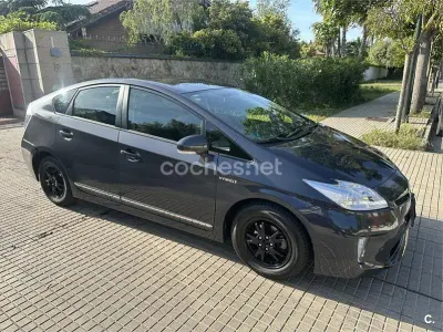 Usado Toyota Prius Advance 136 CV (100 kW) 2014 Gris / plata Berlina